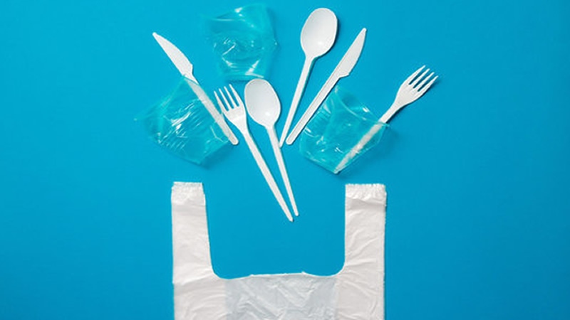 England to Ban Sale of Single-Use Plastics Including Plates and Cutlery